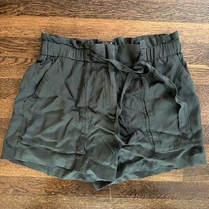 NWT H&M Conscious Collect Paperbag Tie Waist Shorts in khaki green, Size 12